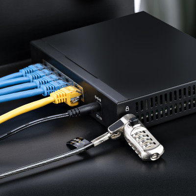 StarTech.com DS52000 network switch 2.5G Ethernet (100/1000/2500) Black