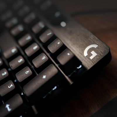 Logitech G G413 TKL SE keyboard USB QWERTZ Swiss Black